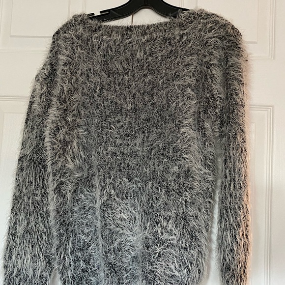 Furry Sweater Relaxed fit Small - Picture 3 of 3
